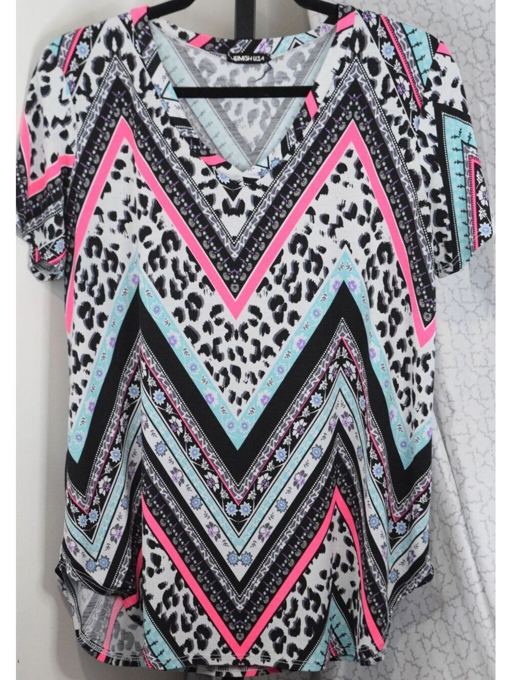 Heimish USA Chevron Leopard Print V Neck Top Pink Teal Black White Est Size XL